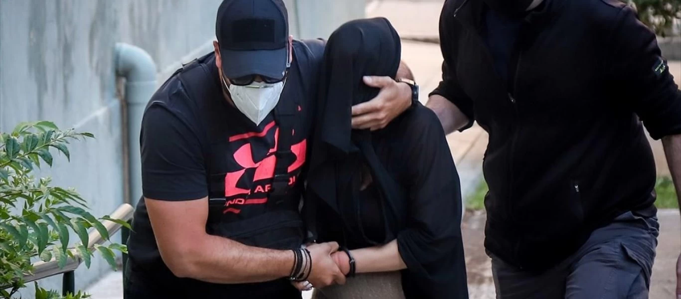 Επίθεση με βιτριόλι: Την ψάχνανε στην Αθήνα και αυτή γλεντούσε μέχρι πρωίας στο χωριό της! (βίντεο)
